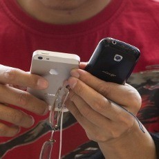 Pengguna Android & iPhone, Siapa Lebih Royal?