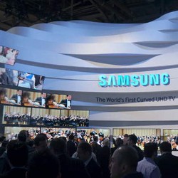 Pertama di Dunia, TV Lengkung Ultra HD 105 Inch