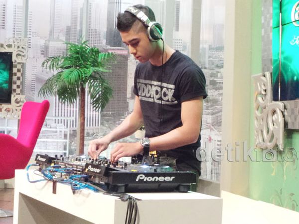 Aksi Al di Balik DJ Set