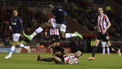 MU akan gantian menjamu Sunderland di Old Trafford untuk menjalani laga leg kedua semifinal pada Kamis (23/1) dinihari WIB. REUTERS/Nigel Roddis.