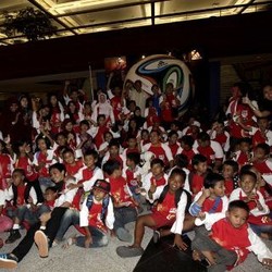 Ratusan Anak Berkebutuhan Khusus Juga Sapa Trofi Piala Dunia