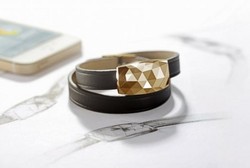 Gelang Ini Diklaim Mampu Cegah Kulit Terbakar Saat Terkena Matahari