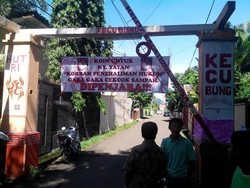 Polisi Sempat Mediasi Warga, Minta Spanduk Koin untuk Yayan Diturunkan