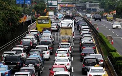 2 Kecelakaan Saat Jam Pulang Kerja, Tol Jagorawi dan Jatinegara Macet