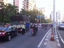 Macet Parah, Sore Ini Polisi Izinkan Motor Naik JLNT Casablanca