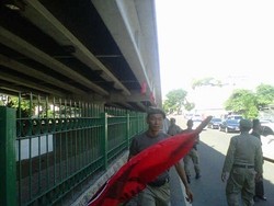 Tak Sesuai Ketentuan, Ratusan Atribut Parpol di Jakarta Selatan Dicopot