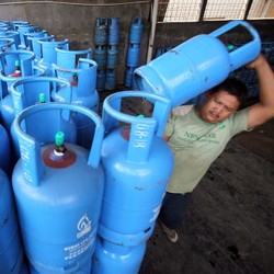 Drama Kenaikan Harga Elpiji 12 Kg