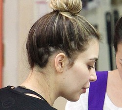 Foto: Rambut Membotak Kim Kardashian