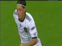 Oezil Pemain Terbaik Jerman Tahun 2013