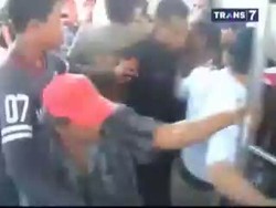 Pedagang Asongan Stasiun KA Tolak Penertiban