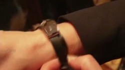 Gelang Cantik Ini Bisa Mendeteksi Radiasi Ultra Violet