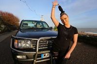 Anastasia IV, Wanita Berambut Super yang Bisa Menarik Mobil Seberat 4 Ton