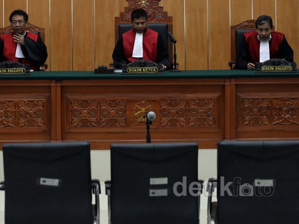 Hercules Absen di Sidang Kasus Pemerasan