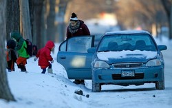 Sari Bit dan Air Rendaman Keju Dipakai Cairkan Es di Jalanan Amerika