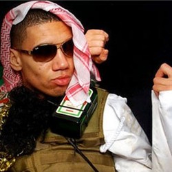 Berdandan Seperti Teroris, Smalling pun Minta Maaf