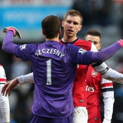 Szczesny Ingin Menangi Trofi untuk Fans Arsenal