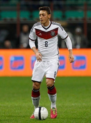 Oezil Pemain Jerman Terbaik 2013