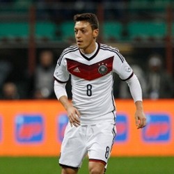 Oezil Pemain Jerman Terbaik 2013
