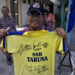 Demi Sang Anak, Bapak Ini Rela Ikut Berebut Tanda Tangan Pemain Timnas U-19