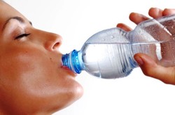 Ayo, Jadikan Minum Air Putih Lebih Banyak Sebagai Resolusi Sehat Tahun 2014!