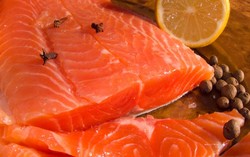 Agar Nutrisi Tak Rusak, Jangan Goreng Salmon dan Jangan Bekukan Bayam