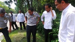 Jokowi Janji Sediakan Bus Sedang Masuk Bandara Halim