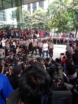 4 Gaya Woles Anas Hadapi Jumat Keramat KPK