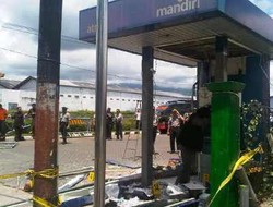 4 Jejak Pemotor Misterius yang Luluh-lantakkan Mesin ATM di Malang