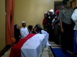 Firasat Istri: Briptu Nurul Sempat 3 Kali Ganti Baju Sebelum Berangkat