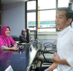 Sidak ke Lenteng Agung, Jokowi Puas dengan Pelayanan di Kantor Lurah Susan