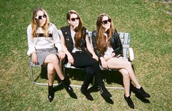 Haim Antusias Menyambut 2014 dengan Menyelami Sisi Kanye West Mereka