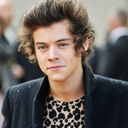 Harry Styles, dari Isu Oedipus Complex Hingga Playboy
