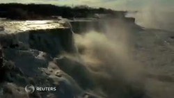 Inilah Video Air Terjun Niagara yang Membeku