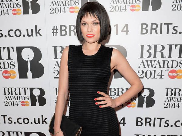 Gaya Serba Hitam Jessie J