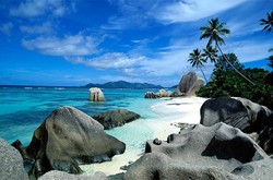 10 Pantai yang Harus Masuk Daftar Perjalanan Anda (1)