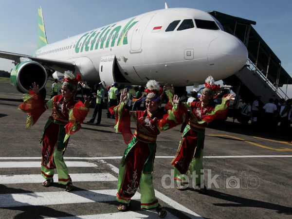 Penerbangan Komersial Perdana di Halim