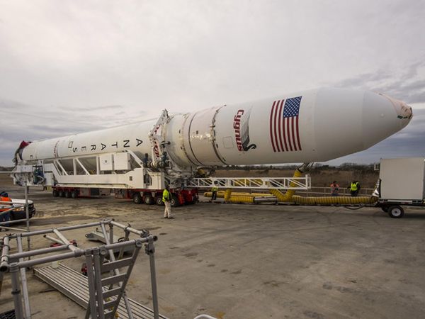 Pesawat Kargo Pertama ke Luar Angkasa