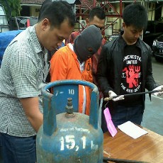Polisi Bongkar Praktik Pengoplosan LPG 12 Kg