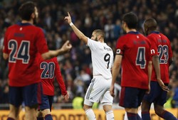 Dalam pertandingan yang berlangsung di Santiago Bernabeu, Jumat (10/1/2014) dinihari WIB, El Real unggul satu gol di babak pertama lewat gol Karim Benzema. REUTERS/Susana Vera.