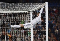 Reaksi Cristiano Ronaldo saat gagal mencetak gol. REUTERS/Susana Vera.