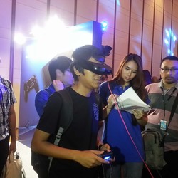 Serunya Main PS4 dengan Head Mounted Display