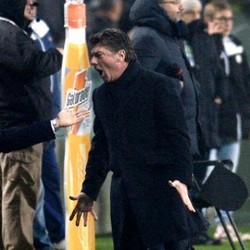 Mazzarri Keluhkan Keputusan Wasit