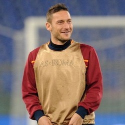 Roma Hadapi Genoa, Totti Wajibkan Dapat Tiga Poin