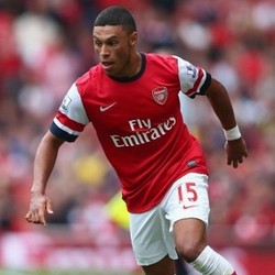 Wenger Siap Bawa Oxlade-Chamberlain ke Villa Park