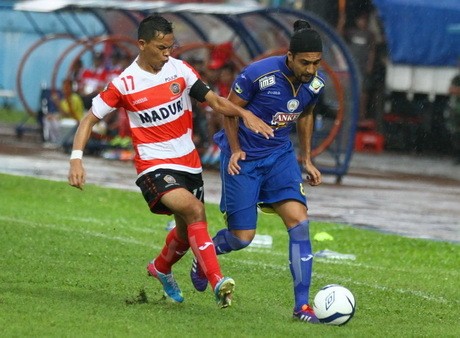 Arema Bungkam Persepam 3-1