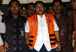 Beranikah Anas Bernyanyi di KPK?