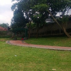 ABG Pacaran di Taman Sphatoda, Ibu-ibu: Mojok Sampai Kepalanya Nggak Kelihatan