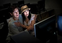 Ini 6 Hal yang Bisa Dipelajari Saat Nonton Film Panas Bersama Pasangan