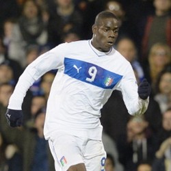 Ancelotti Ragukan Kans Italia, Kritik Balotelli