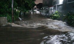 Banjir Rendam Kompleks Dosen IKIP Bekasi
